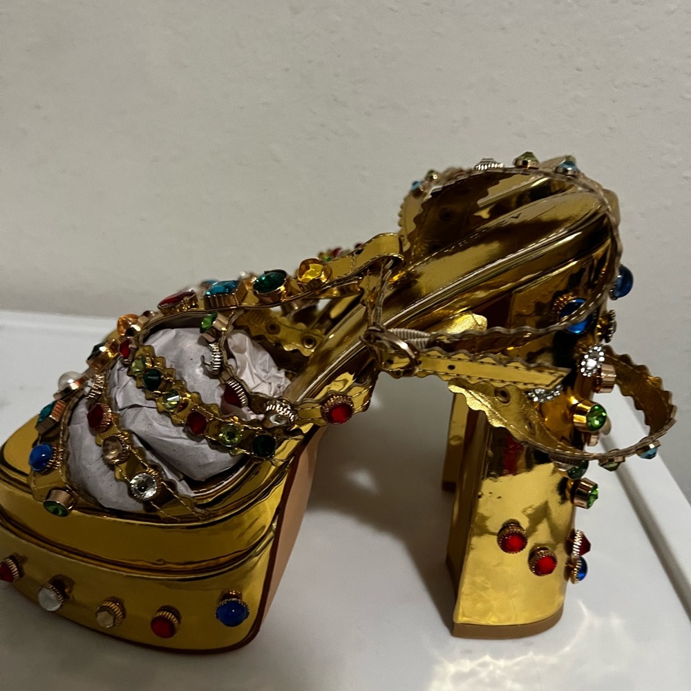 AZALEA WANG GOLD CHUNKY HEELS